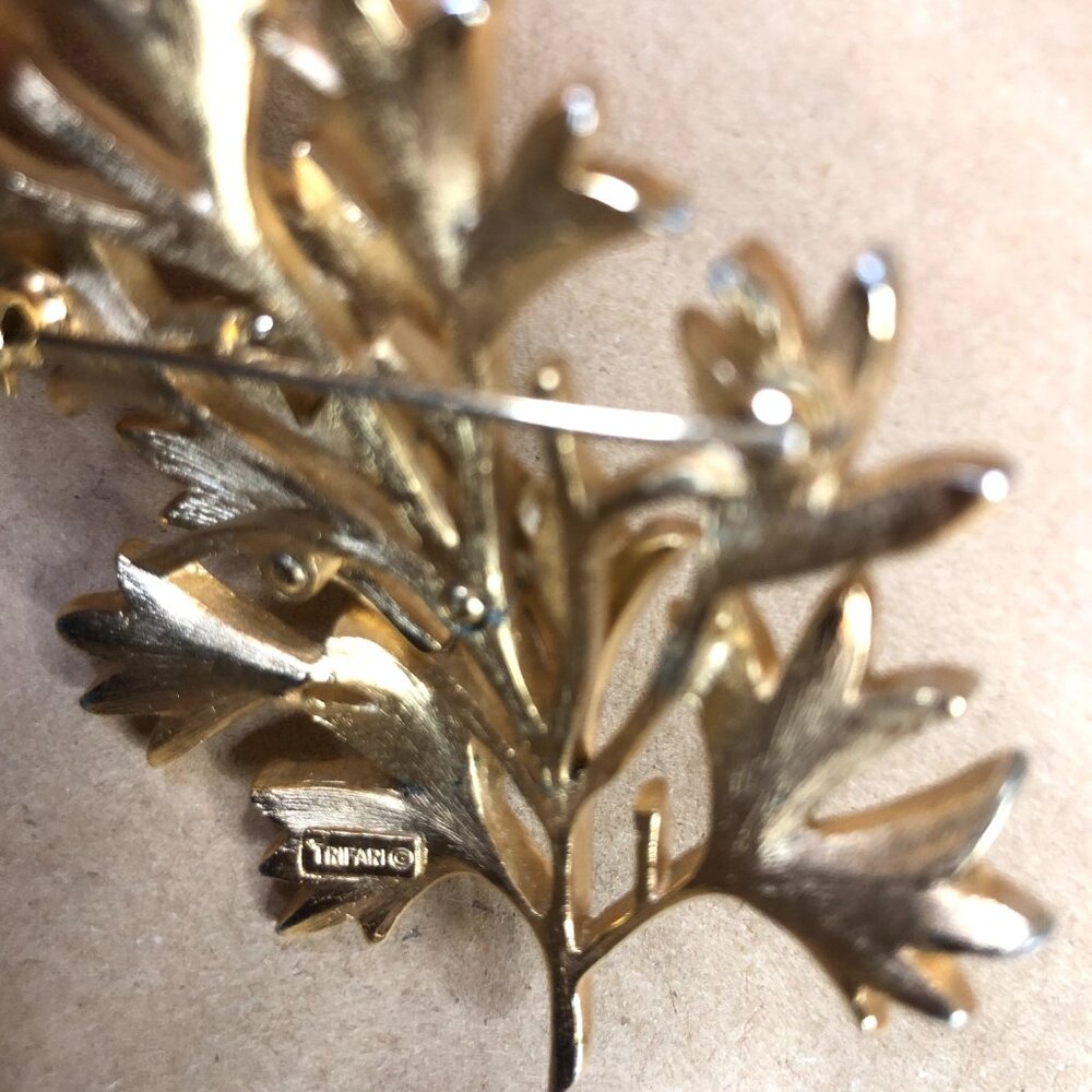 Vintage Crown Trifari Gold Tone Leaf Branch Brooch Pin Mid Century Modern - Picture 3 of 5
